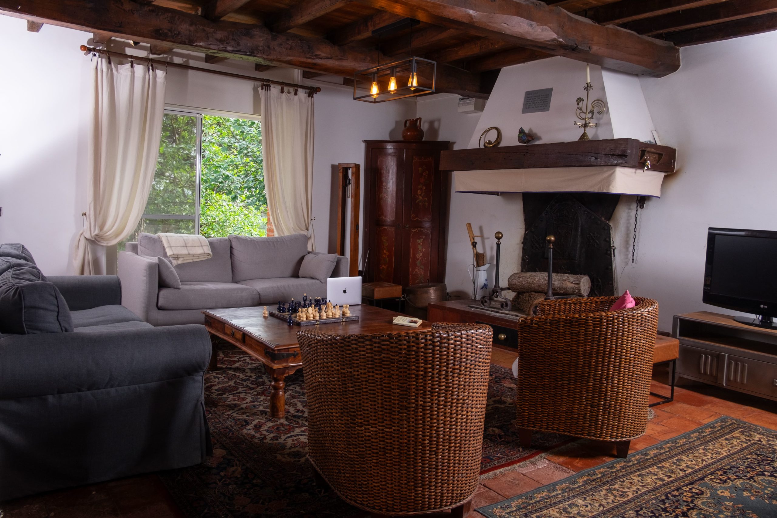 Gîte de groupe 15 personnes dans le Tarn avec piscine - La Planésié