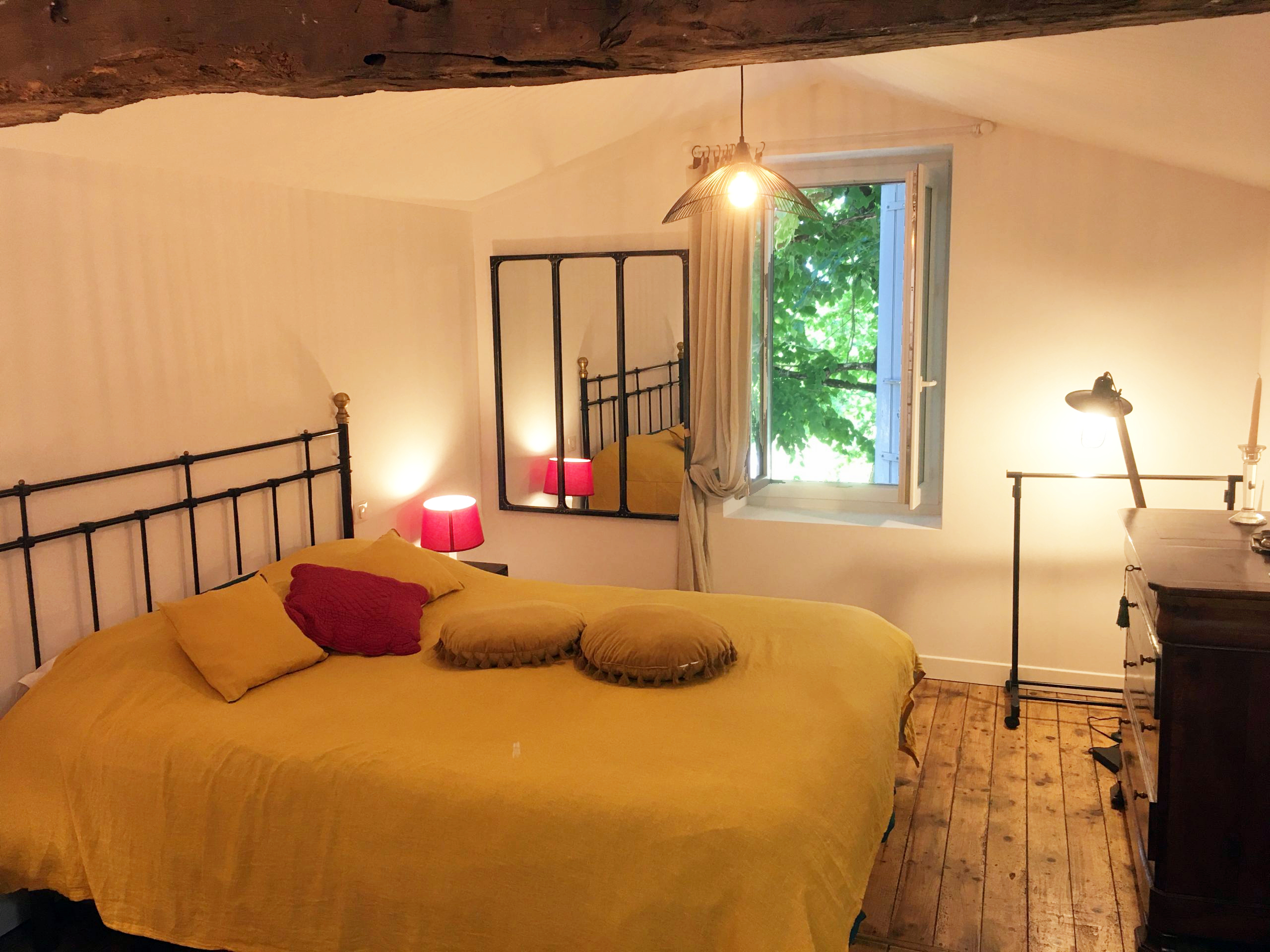 Piscine privée sécurisée du gîte La Planésié dans le Tarn