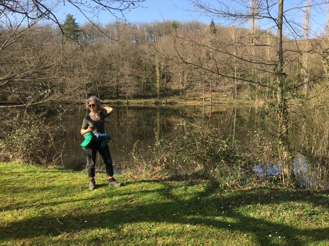 Forêt et chemins du domaine de 30 hectares de La Planésié dans le Tarn